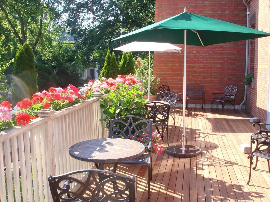 Belfry Inn And Bistro Сэндвич Экстерьер фото