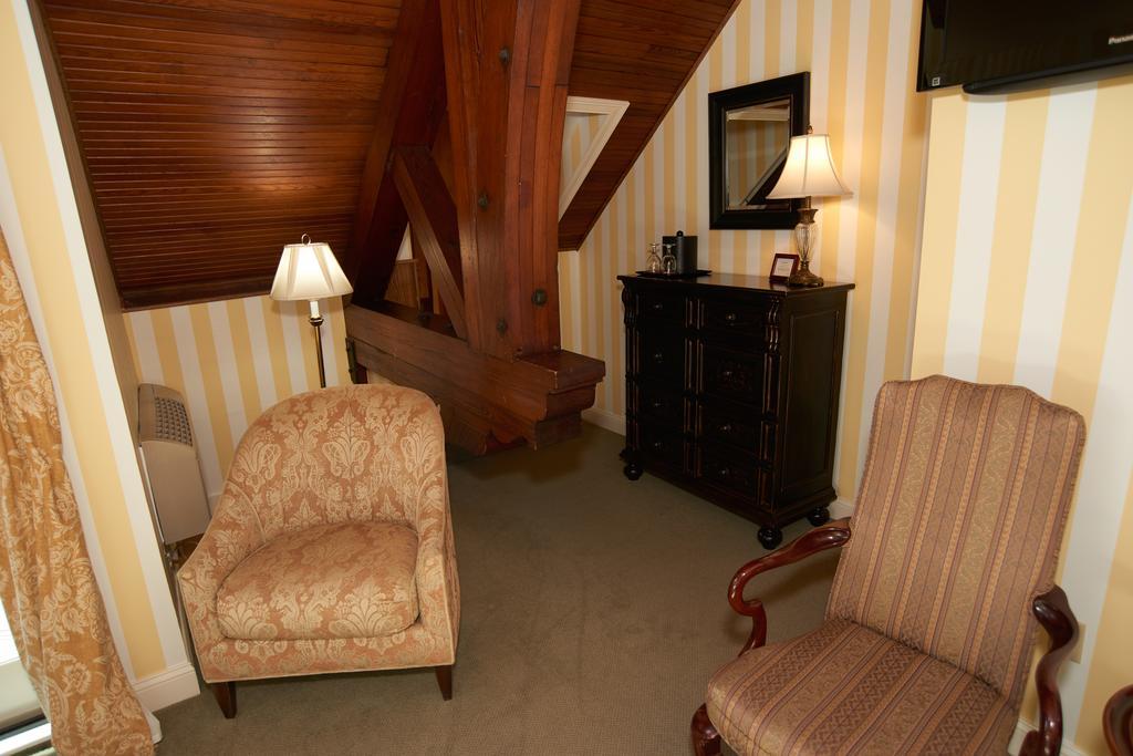 Belfry Inn And Bistro Сэндвич Экстерьер фото