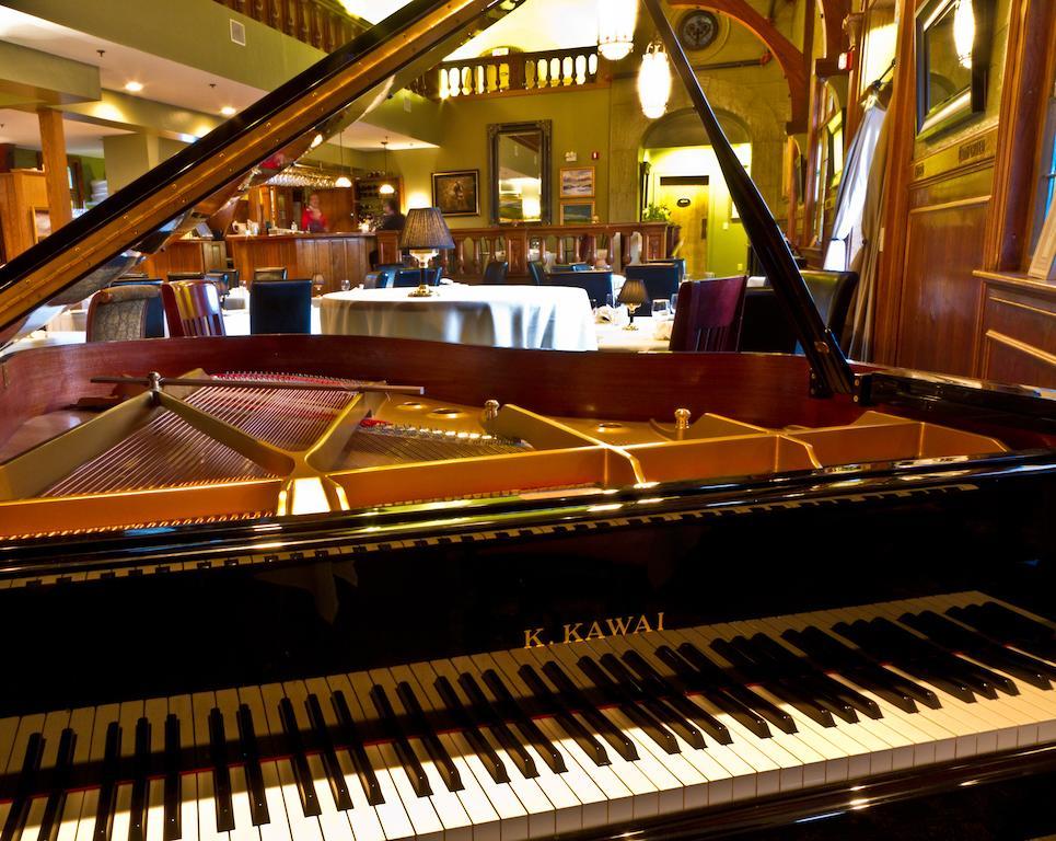 Belfry Inn And Bistro Сэндвич Экстерьер фото
