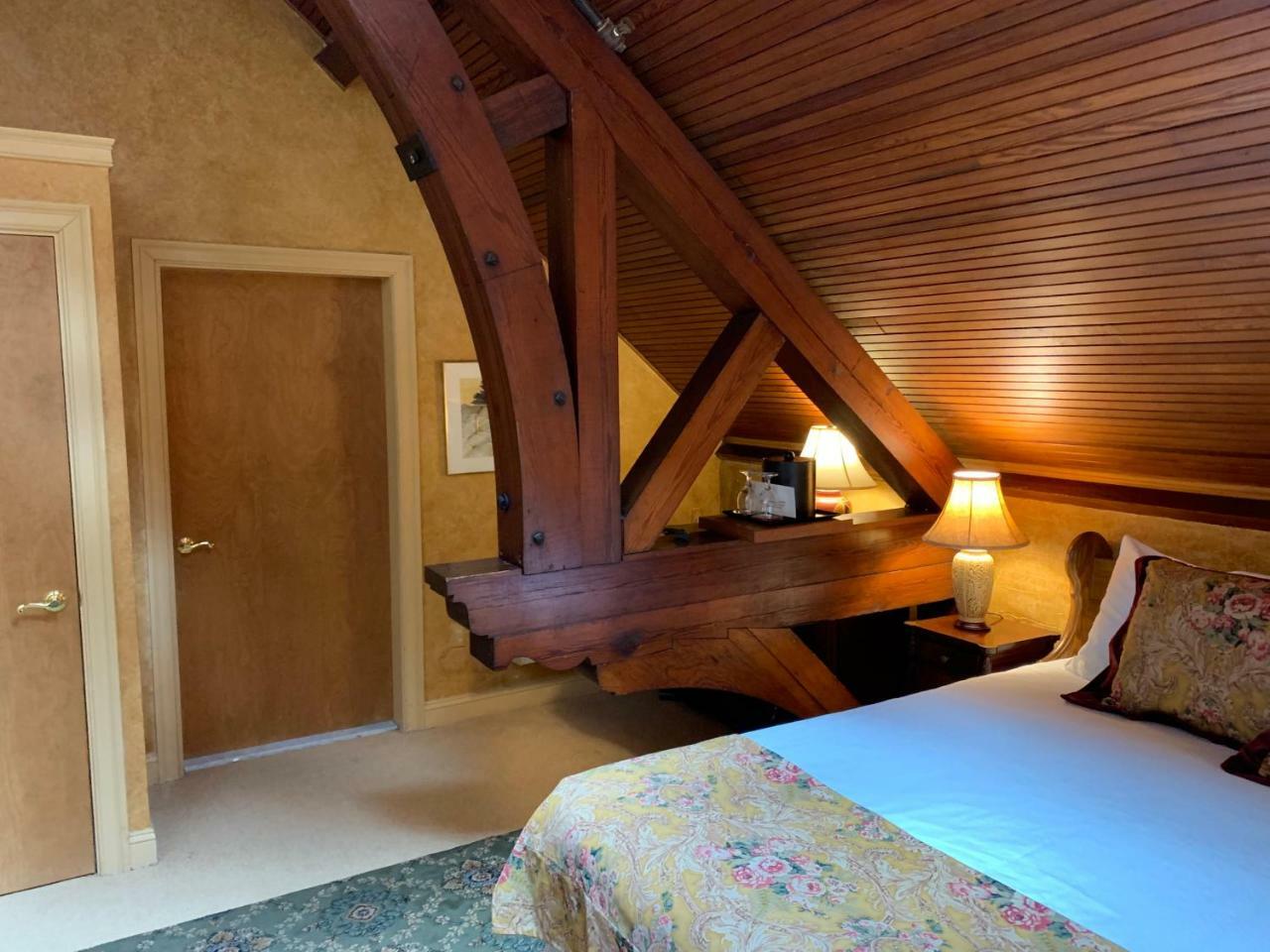 Belfry Inn And Bistro Сэндвич Экстерьер фото