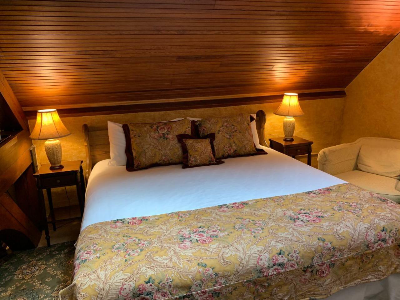 Belfry Inn And Bistro Сэндвич Экстерьер фото